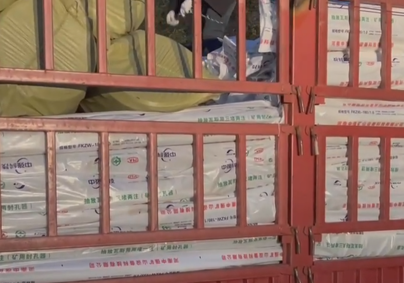2022-11-29滿滿一車礦用封孔器、瓦斯抽放軟管發(fā)往山西